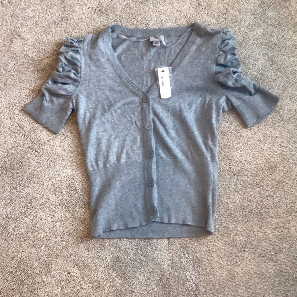 Color is gray with black buttons.